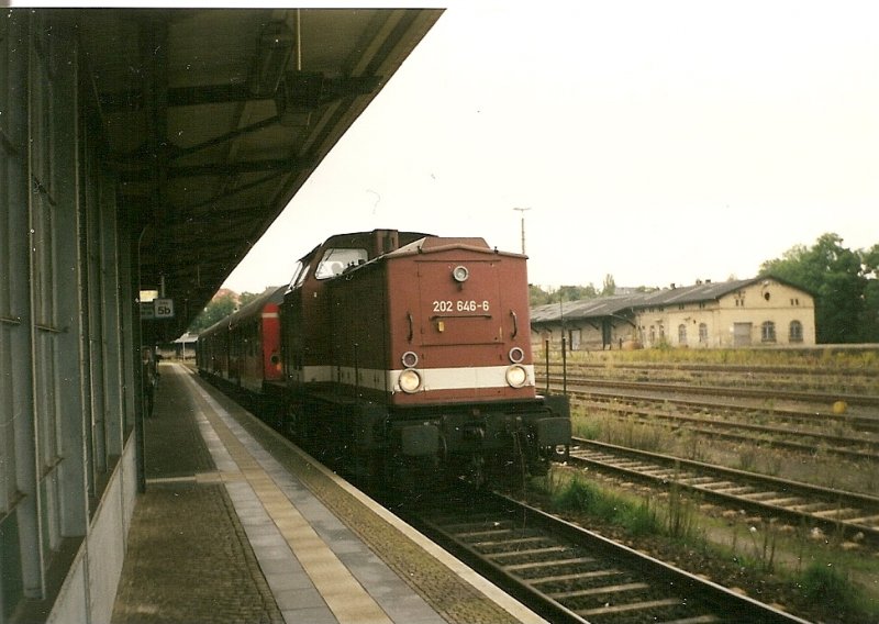 Am 11.09.2001 stande die Grlitzer 202 646 nach Ankunft einer Regionalbahn in Zittau.