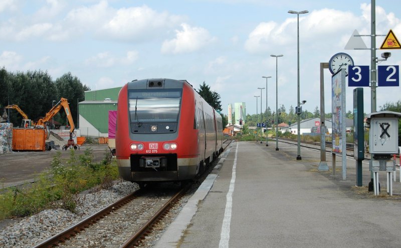 Am 11.8.2009 stand ein Besuch in Sonthofen auf dem Programm. Dort konnte der 612 075 auf seinem Weg nach Oberstdorf abgelichtet werden.