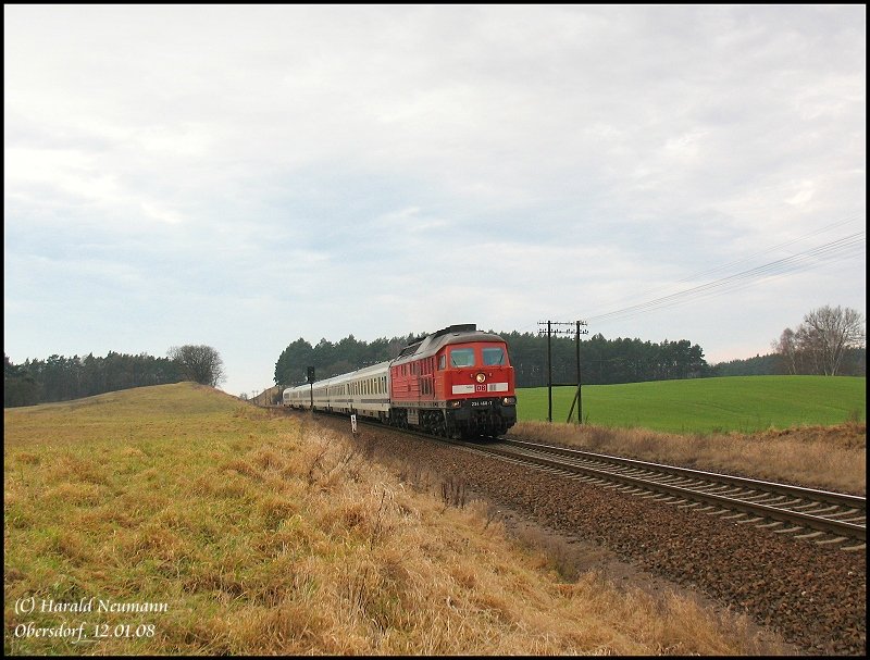 Am 12./13.01.08 fuhren die BerlinWarschauExpress_Zge wegen Bauarbeiten ber die Ostbahn. Hier 234 468 mit EC445 bei Obersdorf.