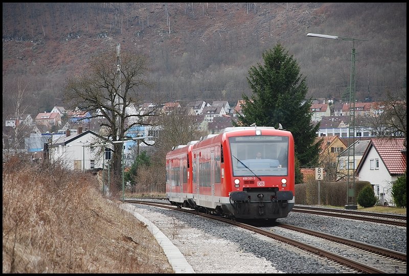 Am 12.Mrz 2008 sind zwei 650er unterwegs nach Crailsheim. Aufgenommen bei der Ausfahrt aus Oberkochen. Gru an den Tf. Im Hintergrund sieht man das Bahnhofesgebude des Bahnhofes Oberkochen.