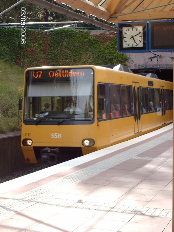 Am 13. September 2006 fhrt U 7 in die Station Ruhbank Fernsehturm ein.