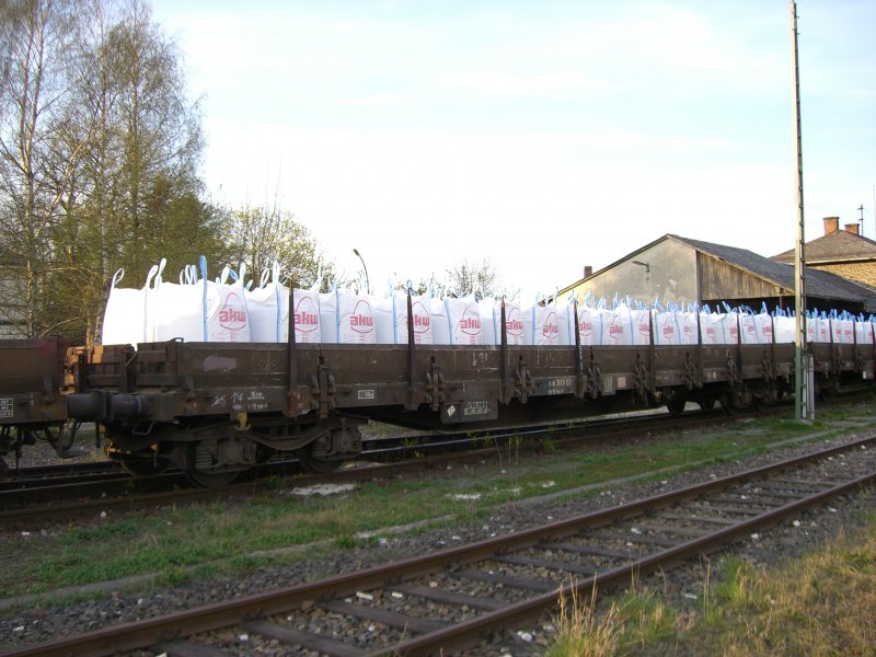Am 13.04.2007 war es mal wieder soweit: Die BigPack-Aktion lief mal wieder von Hirschau nach Rotterdam. Ein RES-Wagen beladen mit Big Packs der AKW beladen mit Sand. Wagennummer: 31 80 3938 197-1 Revisionsdaten: 6 REV KG1 24.04.03