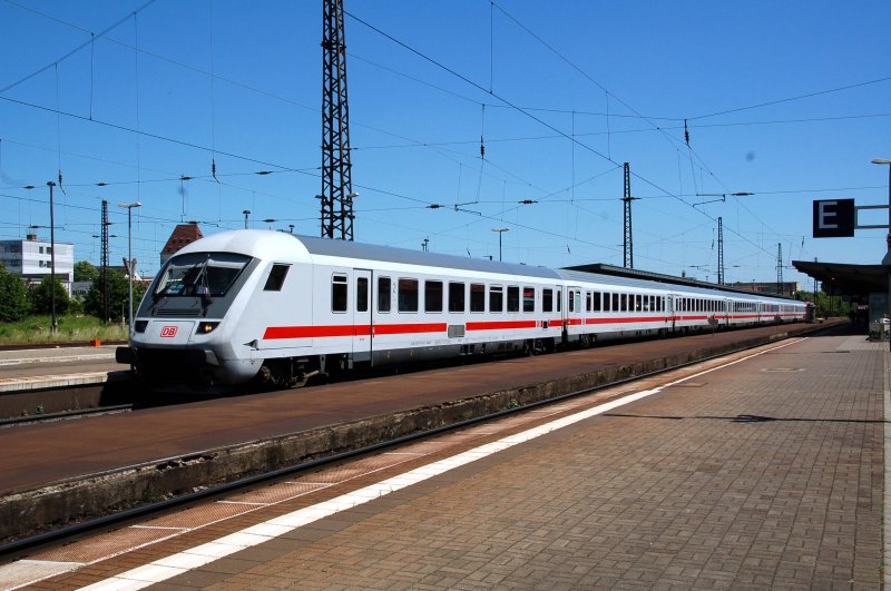 Am 13.06.09 steht IC 2150 in Weimar zur Abfahrt nach Dsseldorf bereit.