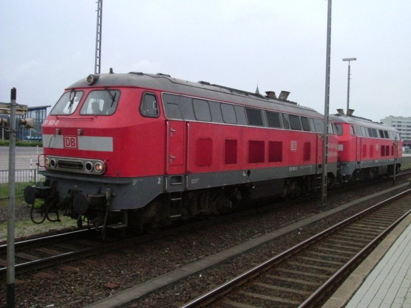 Am 13.08.2006 rangiert 218 160 mit einer Schwester in Westerland/Sylt!