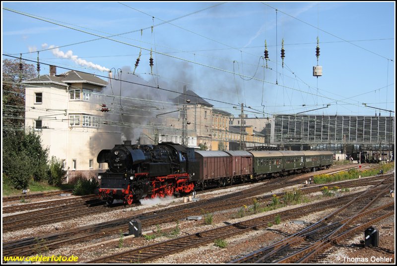 Am 13.09.08 fuhr 65 1049 mit dem Museumszug des SEM Chemnitz zum Winzerfest nach Freyburg/Unstrut. Hier verlsst der Zug den Hbf Chemnitz.