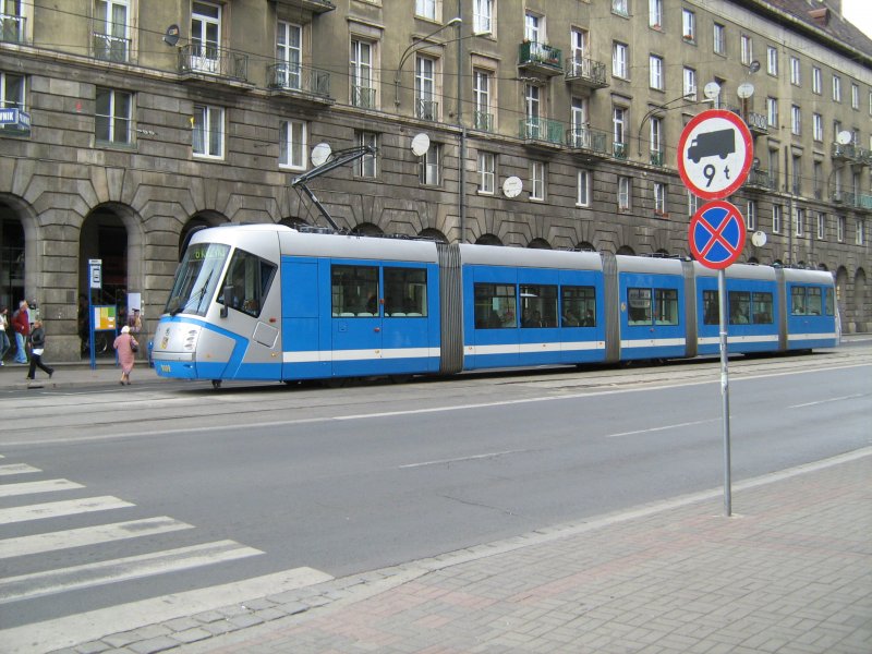 Am 13.09.2008 in Wroclaw (Breslau) gesehen. Laut Reisefhrer ist das eine gemeinsame Entwicklung einer polnischen Firma und dem Porsche Design Center.