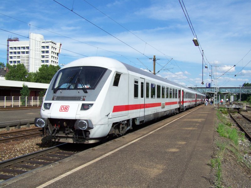 Am 13.Juli 2007 stand ein InterCity nach Mnchen Hbf auf Gleis 6 des Gppinger Bahnhofes zur Abfahrt bereit. Aufgenommen am 13.Juli 2007 in Gppingen.
