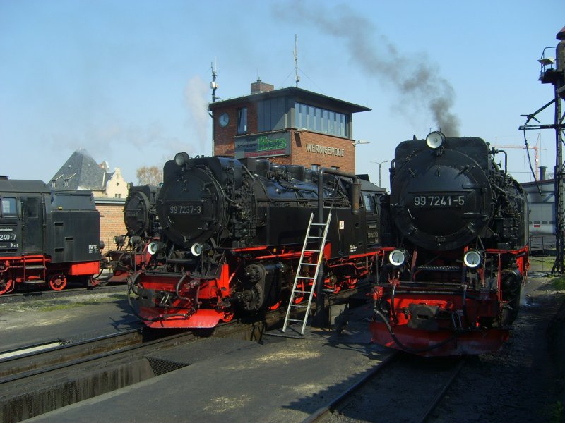 Am 1.4. 2007 um 12:20 befanden sich einige Loks im Bw Bereich des Bahnhofs Wernigerode.