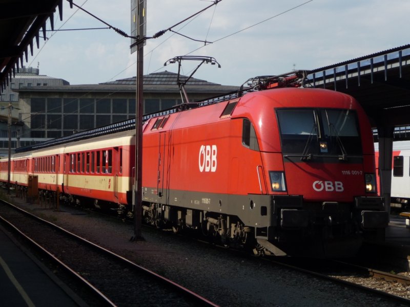 Am 14. August 2008 stand gegen 16:00 Uhr die 1116 001-7 im Wiener S�dbahnhof.