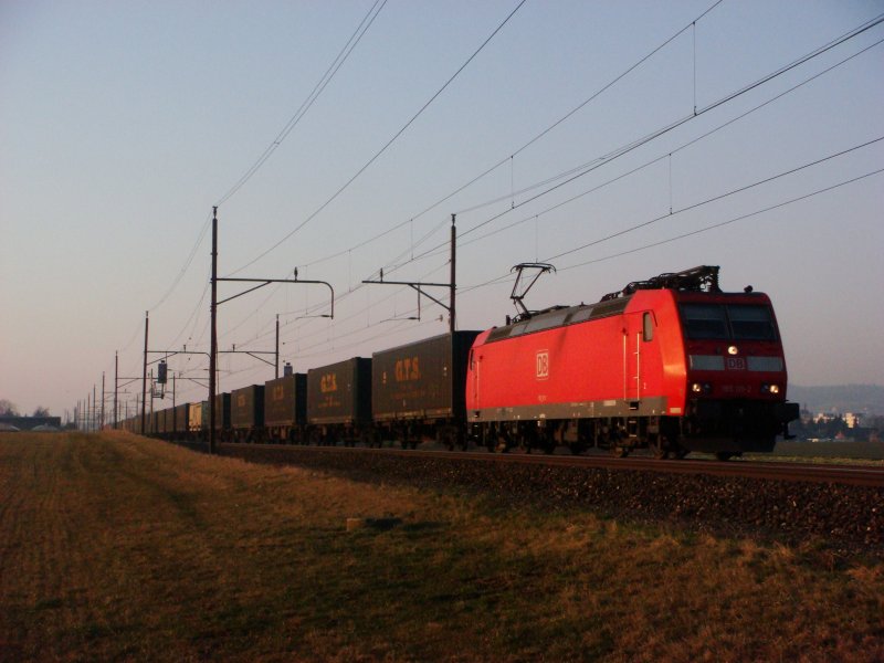 Am 14.02.2008 war die BR 185 111 mit einem GZ bei Wohlen unterwegs.