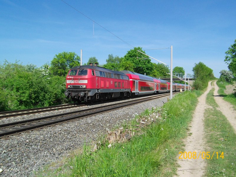 Am 14.05.08 zieht 218 104-8 einen RE kurz vor Reinfeld von Lbeck Hbf nach Hamburg Hbf.
