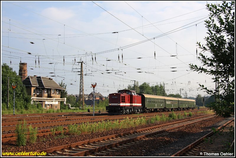Am 14.06.08 ist 202 646 der Erzgebirgsbahn mit einem Sonderzug des SEM Chemnitz ins thringische Lobenstein unterwegs. Hier fhrt der Zug in Chemnitz Hbf ein.