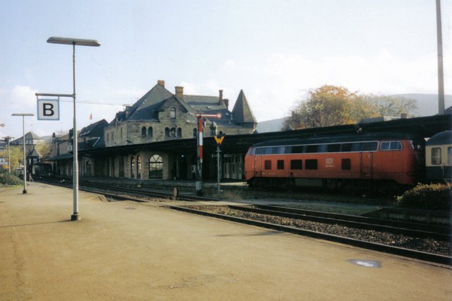 Am 14.11.1998 stand diese 218 Abfahrbereit in Richtung Bad Harzburg. Sie kam als RB von Hannover.