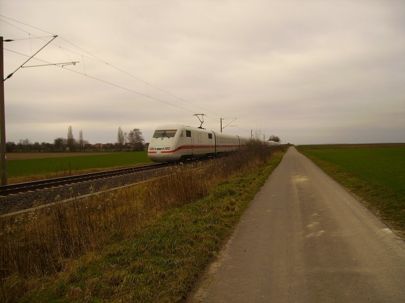 Am 14.12.2006 gegen 11:30 wurde ICE 597 von Berlin Ostbahnhof nach Mnchen Hbf bei Schellerten (Braunschweig-Hildesheim) abgelichtet.