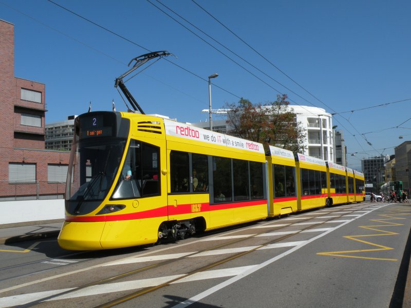 Am 15. August 2009 war der einzige Tag, an dem auf der Linie 2 der Tango 153 zu sehen war. Aufgenommen wurde der Tango an der Markthalle Richtung Binningen.