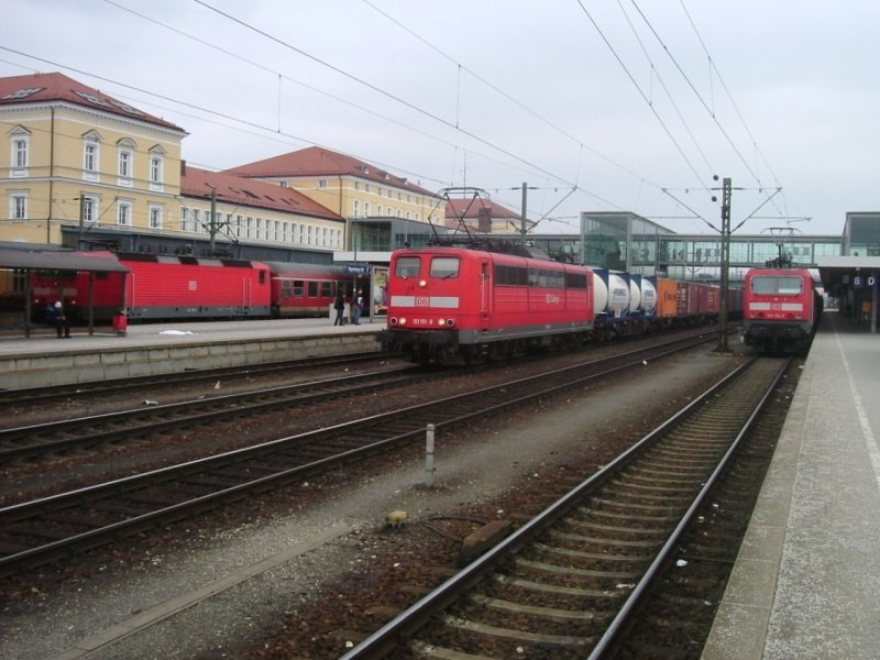 Am 15.03.2006 zog 151 151 einen Gterzug durch Regensburg.
