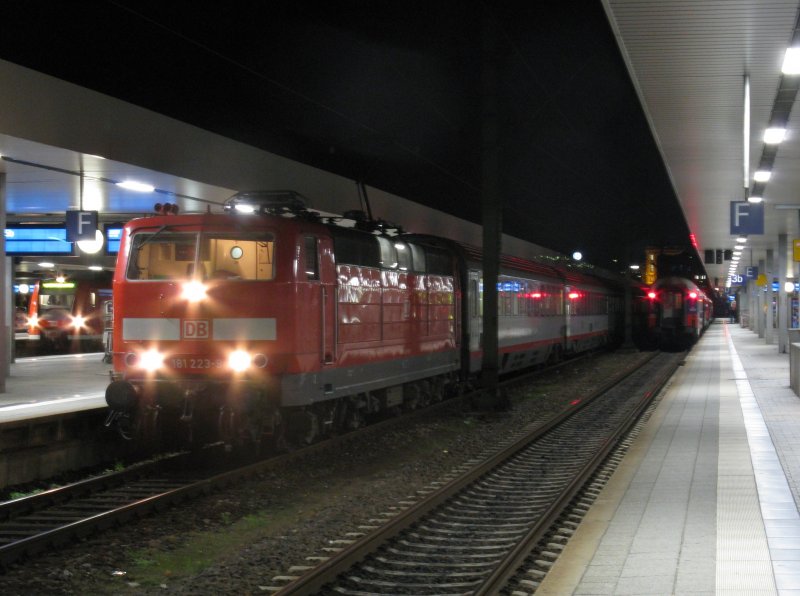 Am 15.10.09 hatte 181 223-9 wieder die Aufgabe den EN 409 bis nach Stuttgart Hbf zu ziehen.(Mannheim Hbf)