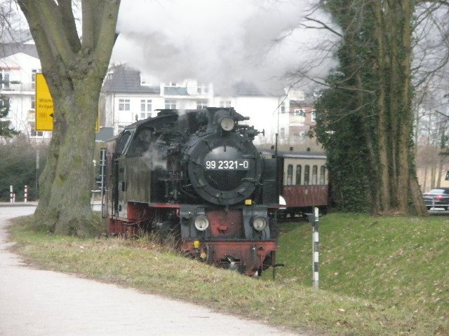 Am 15.3.2009 fuhr 99 2321-0 der Mecklenburgischen Bderbahn in den Endbahnhof der wuderschnen Mollistreck Bad Doberan ein.