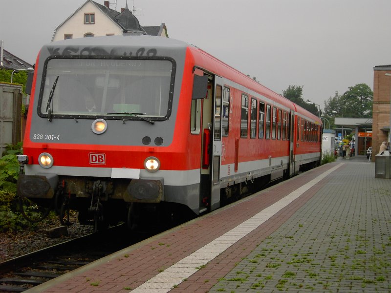 Am 1.6.07 steht 628 301 als RB in Richtung Frth abfahrtsbereit in Weinheim(Bergstrae)