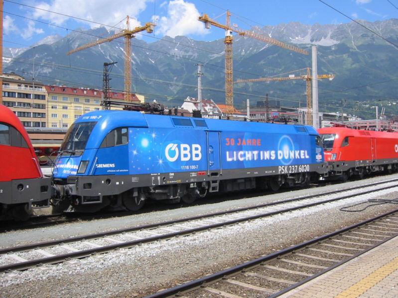 Am 16.07.2004 waren eine Reihe von BB-Loks der Baureihe 1116 im Hauptbahnhof Innsbruck abgestellt, darunter auch 1116 100  ( Licht ins Dunkel ).