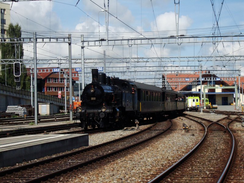 Am 16.08.2008 war die Eb 3/5 5819 mit einem Extrazug unterwegs nach Interlaken.Ich lichtete sie bei der Einfahrt in Spiez ab.