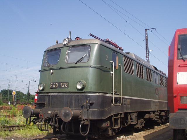 Am 17. August residierte neben zwei Neubauloks und einer verkehrsroten 139 auch die 140 128, als designierte Museumslok als E40 128 bezeichnet, im Bw Hanau.