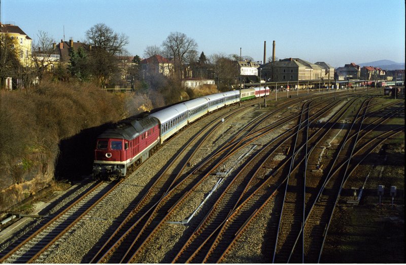 Am 17. Januar 1999 hat 232580 mit dem IR2052 gerade Bautzen verlassen.