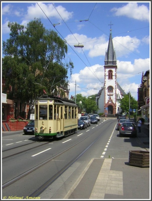 Am 17.06.2007 fand eine Sonderfahrt auf dem Netz der Mainzer Straenbahn mit dem Triebwagen Nummer 93 (Baujahr 1929 Gastell/SSW)statt. Die Aufnahme zeigt den Triebwagen vor der evangelischen Kirche in Mainz-Gonsenheim in der Breiten Strae.