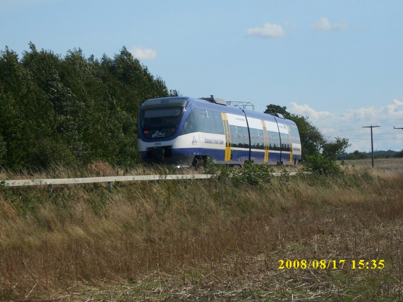 Am 17.08.2008 verlt der OLA-Triebwagen 0006 Bergen/Rgen in Richtung Lauterbach Mole.
