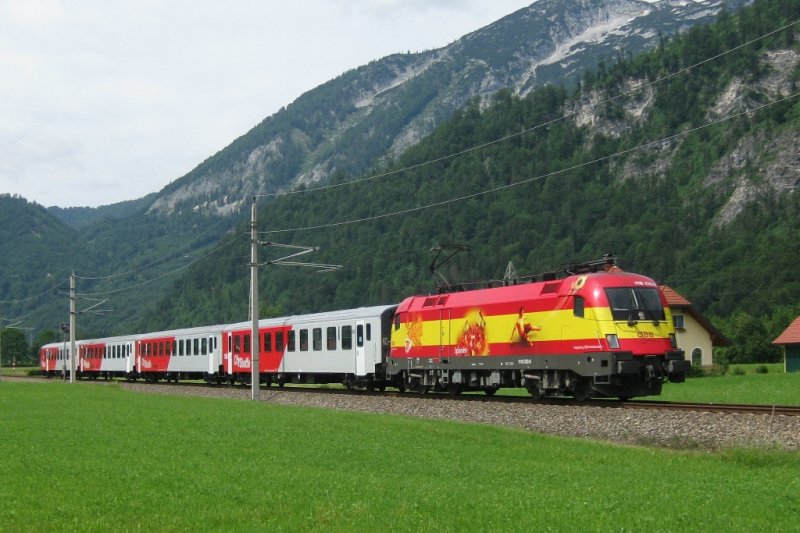 Am 17.6.2009 fuhr die 1116 232-8 mit dem REX 3415 in Richtung Ebensee