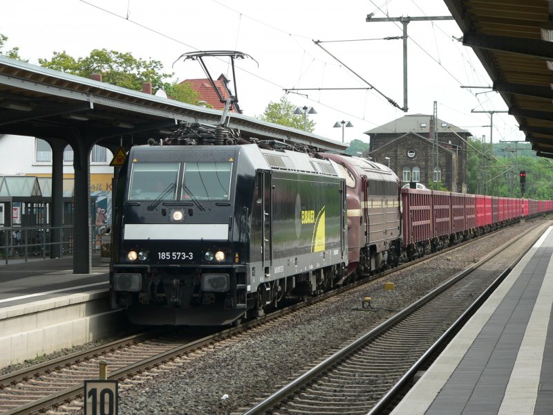 Am 17.Mai 2009 durchquerten die 185-571 vom MRCE  Christian Neubauer  und die Nohab 1155 mit einem Ganzzug den Bahnhof Helmstedt Richtung Braunschweig.