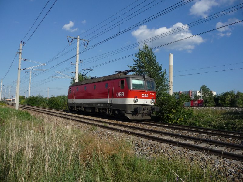 Am 18. August 2008 fuhr die 1144 253-2 ohne Waggons in Richtung Bahnhaltestelle der Siemensstrae (Wien).