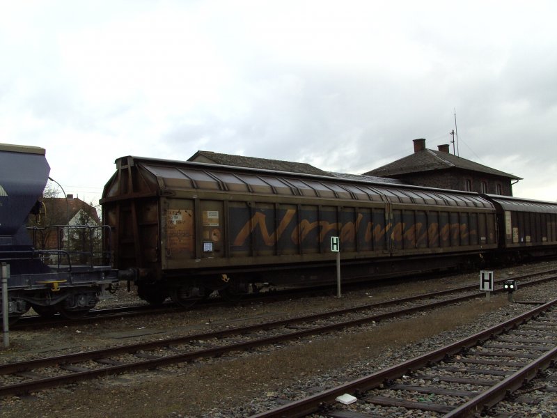 Am 18.01.2008 war dieser NORDWAGGON im Bahnhof von Hirschau in den Gterzug nach Amberg eingereiht. Wg-Nr. 34 74 2782 118-1 REV: 3 REV 304 10.07.07 Bestimmungsbahnhof: Goeteborg Norra (laut Bezettelung, die ich angebracht hatte) Versandbahnhof: Gebr. Dorfner, Scharhof 1