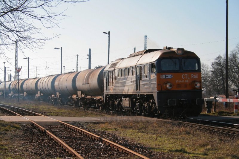 Am 18.02.2007 verlsst CTL ST44-R06 den Deutschen Bahnhof Guben in richtung Polen.