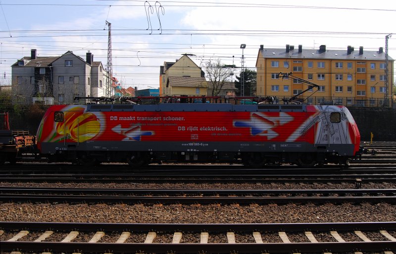Am 18.04.2008 wurde die 189 065-6 auf dem Rangierbahnhof Hagen-Vorhalle gesichtet. Das Outfit ist fr meinen Geschmack gelungen. Der Aufschrift nach zur urteilen ist diese Lok des fteren in den Niederlanden. 