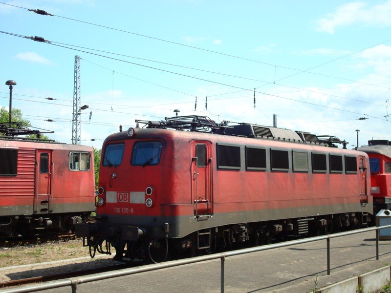 Am 18.05.08 wartete 139 135-8 im Bahnhof von Wismar auf ihre nchste Leistung.