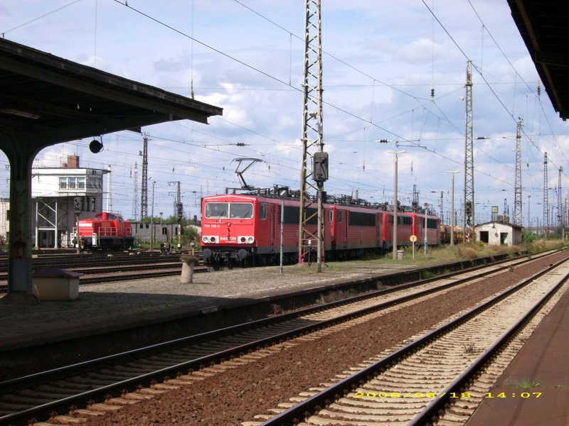 Am 18.08.08 fhrt ein Lokzug aus vier Maschinen(155 128, 155 017, 140 542, 155 056) in Grokorbetha ein.