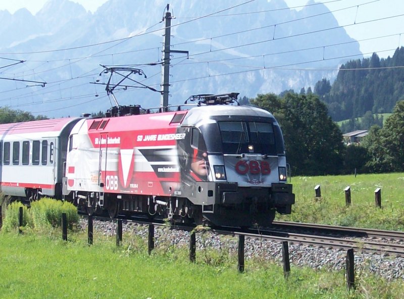 Am 18.08.2008 bespannte die 1116 246-8  Bundesheer  den BB IC 649 Alpenkonvention von Innsbruck nach Salzburg Hbf. Die Bundesheer ist nach der Kyoto Taurus die 2 lngste im Dienst stehende Werbelok. Das Bild zeigt den Zug kurz vor Fieberbrunn.