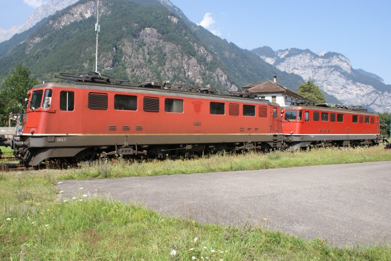 Am 1.8.09 stehen die Ae 6/6 11450 und die Ae 6/6 11429 in Erstfeld.
