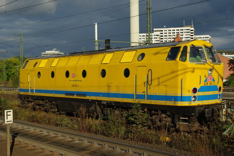 Am 18.10.2009 war das DB Netz U-Boot 229 181-3 am Gttinger Bahnhof abgestellt.