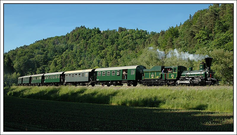 Am 18.5.2007 gab es auf der GKB nicht nur zwei Plandampfzge, sondern auch einen Sonderzug mit der 671. Das Foto zeigt den Zug bei der Rckfahrt von Kflach nach Graz als SPz 8454 in Gaisfeld.