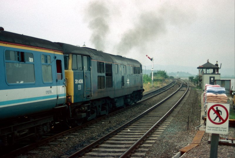 Am 19. August 1993 hat 31408 gerade eben Arnside mit einem Preston-Barrow Regionalzug verlassen.