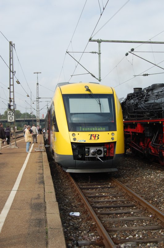 Am 19. September 2009 zog es tausende Eisenbahnfans aus Nah und Fern nach Gppingen zu den Mrklin-Tagen. Auch ich war dort und konnte dort den ersten LINT meines Lebens auf die Platte brennen. Es handelt sich um den VT 209.2 der Taunusbahn, der aus dem fernen Hofheim anreiste.