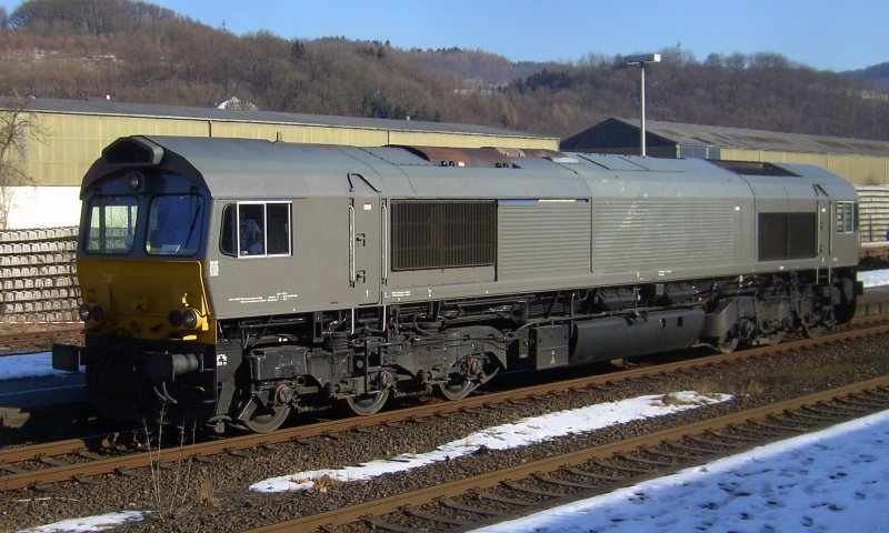 Am 19.02.09 mu die Class 66 im Bahnhof Arnsberg umsetzen, um mit einem leeren Zug in Richtung Schwerteb zu fahren.