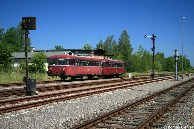 Am 19.05.07 fuhren Eisenbahnfreunde aus Bayern nach Schwarzenberg zum 15jhrigen Jubilum des dort ansssigen Eisenbahnmuseums. Zum Einsatz kam dazu der Uerdinger Schienenbus des DDM Neuenmarkt-Wirsberg. Das Bild zeigt den  Retter der Nebenbahnen  bei der Durchfahrt in Chemnitz Sd.