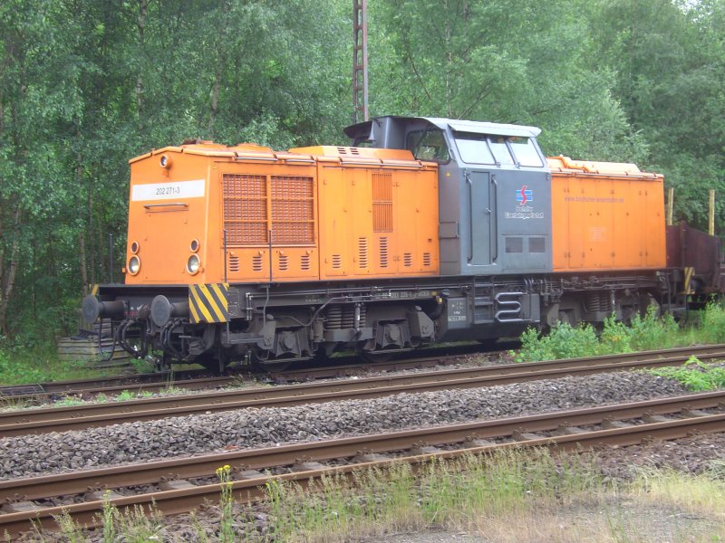 Am 19.06.09 rangiert die 202 271-3 der Bocholter Eisenbahn im Bahnhof Arnsberg.