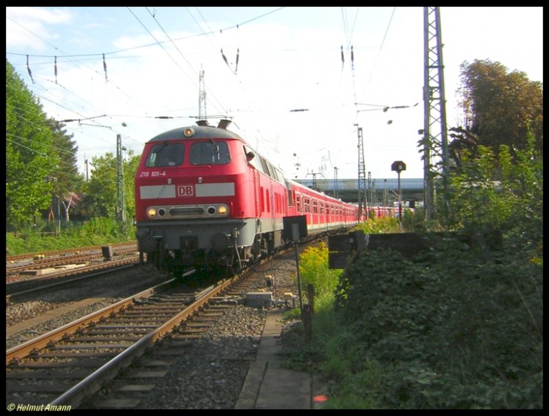 Am 19.09.2006 bef�rderte 218 101 einen Schrottzug mit 420 218, 209 und 204 nach Trier zum Zerlegen, hier kurz hinter der Ausfahrt des Bww Frankfurt am Main-Griesheim aufgenommen.