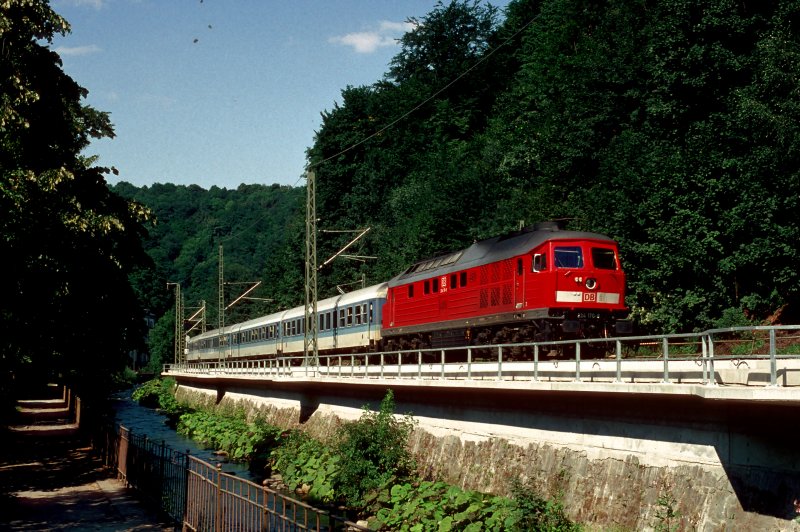 Am 2. August 1999 faehrt 234 170-9 mit dem IR2660 an Tharandt vorbei.
