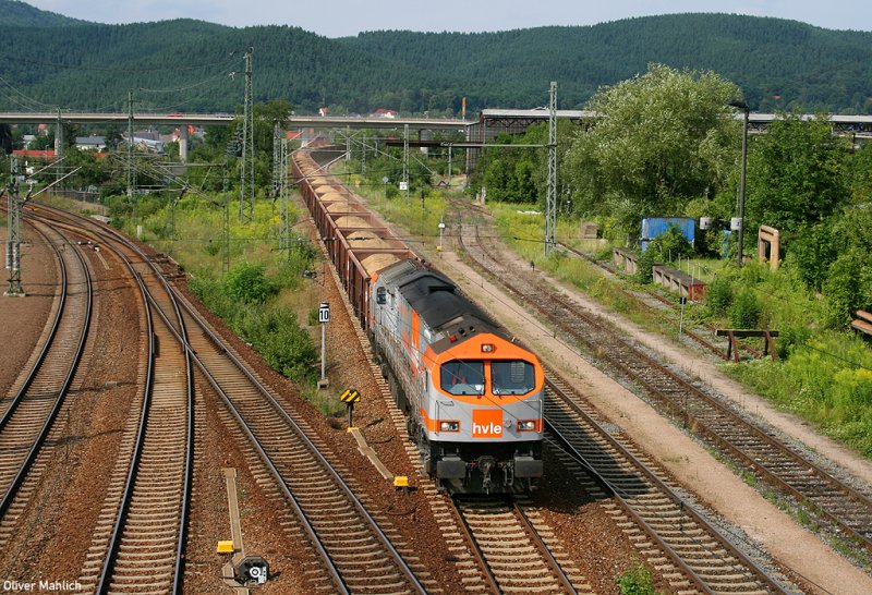 Am 2. August 2007 erreicht dieser Sandzug mit  Bue Tiger  der HVLE den Bahnhof Saalfeld.