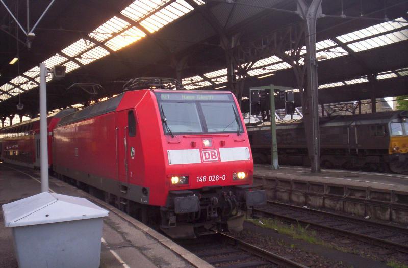 Am 20.01.2005 stand 146 026-0 mit der Nordrhein Westfalen Express nach Hamm(Westf) in Aachen Abfahrbereit.